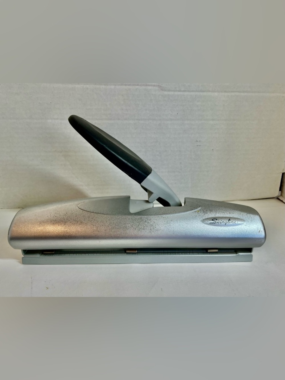 Swingline Silver and Black Heavy-Duty 3-Hole Punch (Mint Condition) (Ergonomic)
